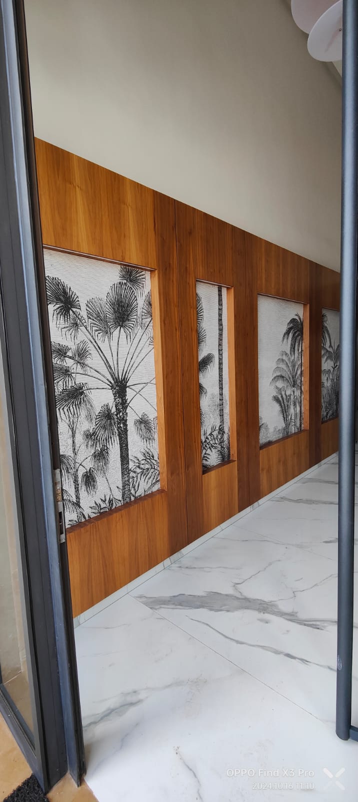 Habillage mural en bardage bois décoratif réalisé par RSS Studio