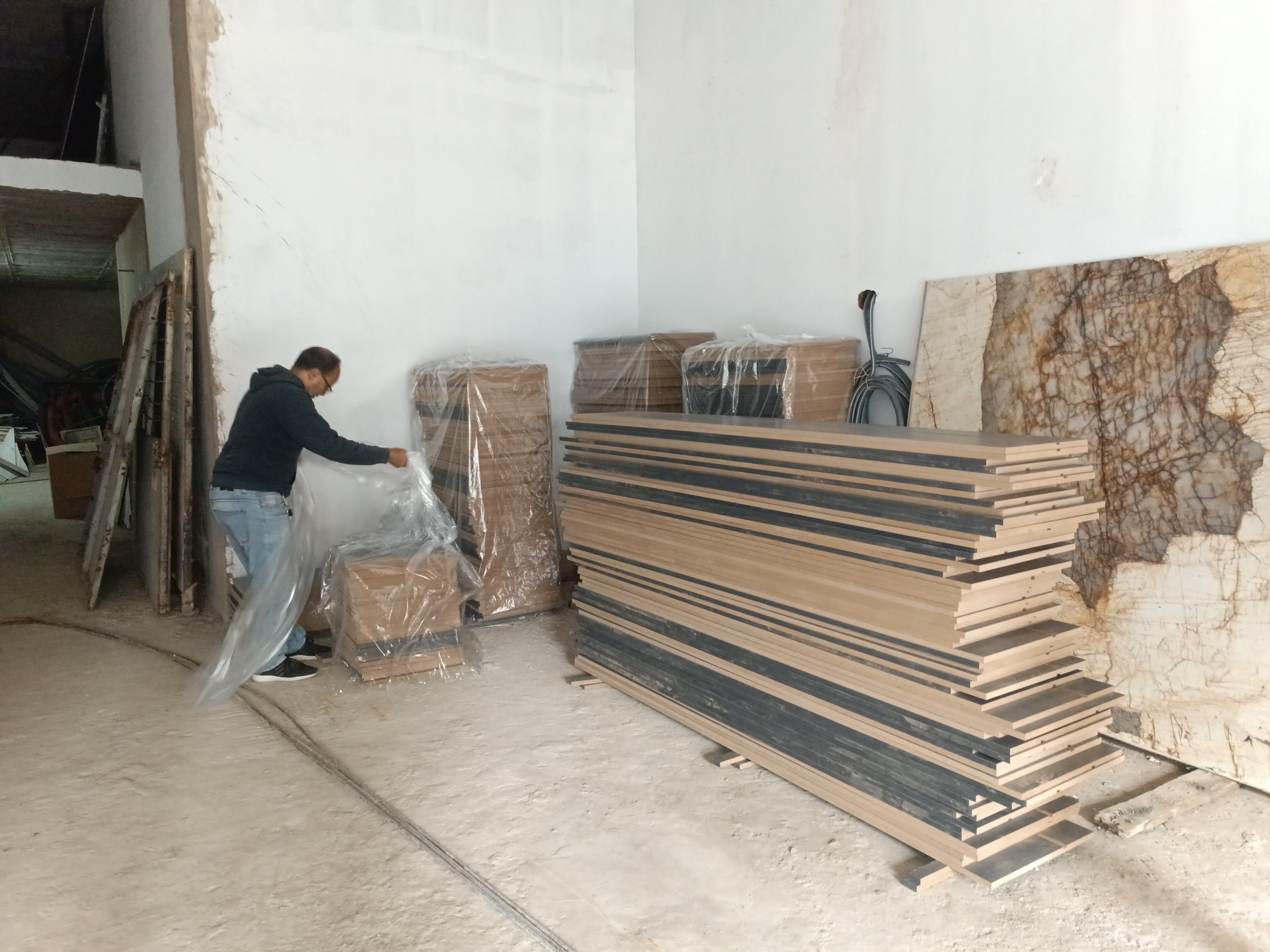 Fabrication d'un meuble sur mesure dans l'atelier RSS Studio