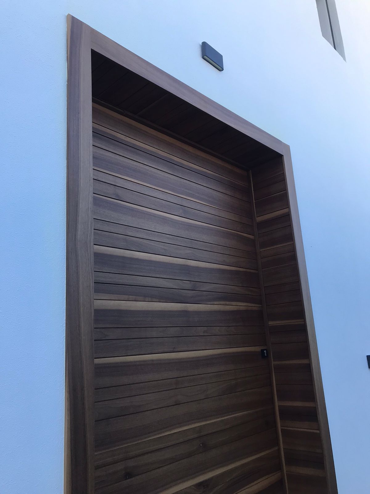 Porte en bois sur mesure réalisée par RSS Studio